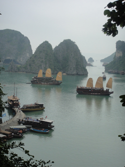 halong by
